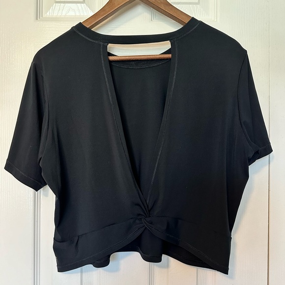 Fabletics Yoga Short Sleeve Open Back Shirt Size Medium Black - Picture 2 of 4